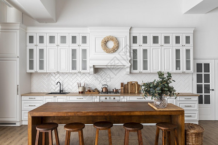 最佳装饰风格厨房室内设计配有木制桌式分辨率和高品质的美景相照厨房内设计配有木制桌式板面的室内设计配有优质的美丽照片概念当代的图片