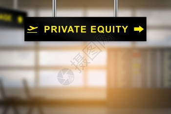 银行金融风险机场标志板上的私人股权背景和复制空间模糊不清图片
