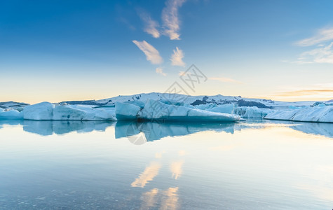 天空霜自然冰岛Jokulsarlon冰川环礁湖的山全球变暖和气候化概念的美景有选择重点图片