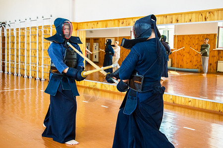 近距离亲拳手的康多与日本战武术决斗之体育运动斗争心内亚洲人图片