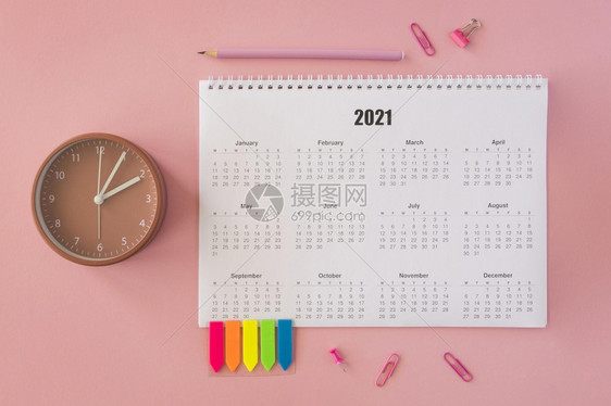 日记平坦的桌子粉红色背景高清晰度照片平面办公桌日历粉色背景优质照片高量图片