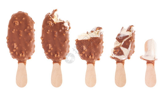 收藏各种样的美味杏仁巧克力冰淇淋被吃掉连续图象在白色背景上被孤立图片