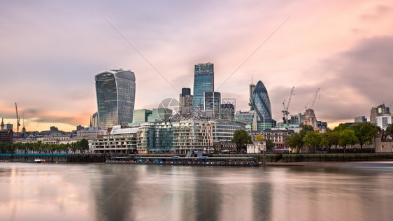 上午伦敦市天际线和泰晤士河联合王国伦敦建筑学黄瓜办公室图片