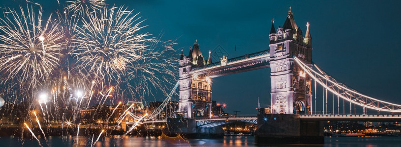 圣诞节象征游客伦敦大桥新年庆典上的烟花图片
