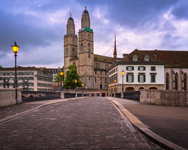上午瑞士苏黎世Grossmunster教堂城市利马首都图片