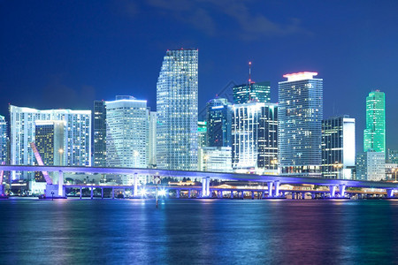 接触美国佛罗里达州迈阿密市下城天线水高楼图片