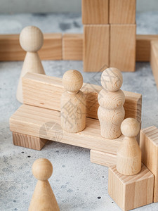 木制的支持利用以可续木材制造的生态块建制建筑用于儿童心理发育和教蒙特索里玩具美好的图片