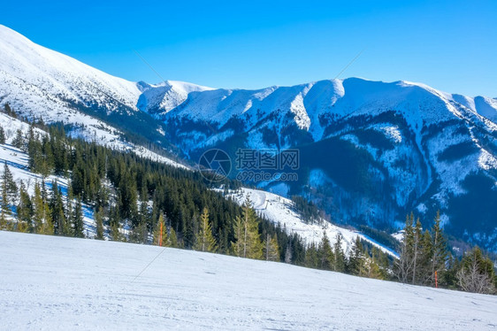 冬季雪山风光图片