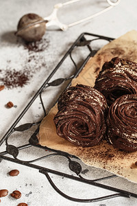 蛋白酥皮糖果假期在糕点店厨房做芝油棉花糖的过程土制咖啡棉花糖食物摄影Zephyr粉末用深棕色的可粉图片