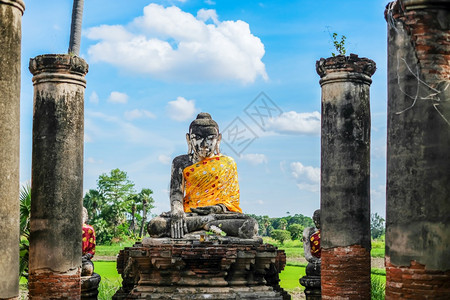 因瓦纪念碑缅甸曼德勒附近的InwaAva老寺庙的佛像缅甸Mandalay附近的InwaAva古老的图片