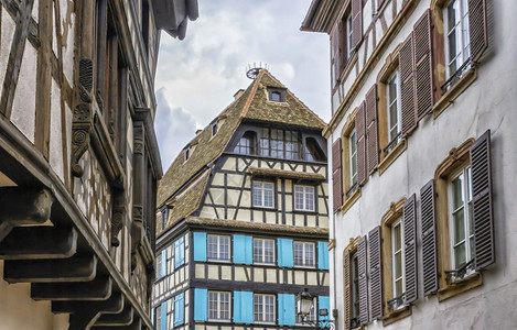 木料在小法国斯特拉堡法国的历史房屋特写在小法国斯特拉堡的历史房屋镇风景优美图片