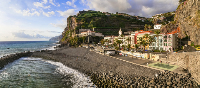 葡萄牙码头马德拉岛美丽的地方迷人的沿海城镇PontadoSol大众度假村和旅游景点葡萄牙语图片