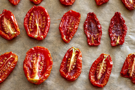 烘烤的番茄干图片