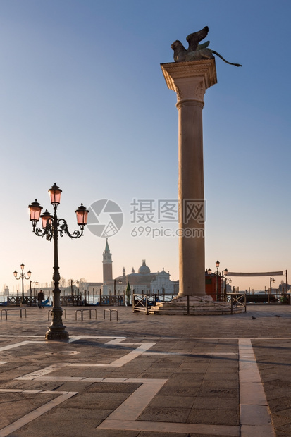 上午在意大利威尼斯的圣马可广场和Winged狮子专栏标记天空历史图片