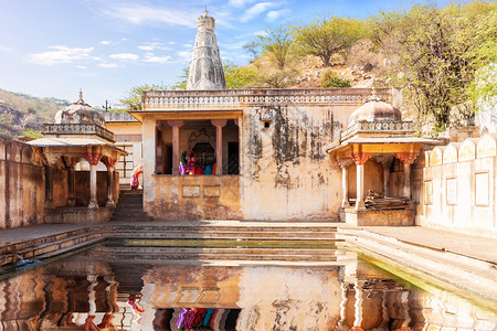 印度教崇拜旅行拉贾斯坦邦斋浦尔著名的朝圣者中心猴庙的加尔塔昆德印度拉贾斯坦邦斋浦尔著名的朝圣者中心猴庙的加尔塔昆德背景