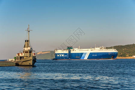 支撑休息土耳其卡纳莱Canakkale723019在土耳其卡纳莱港的船在土耳其卡纳莱港的阳光明媚夏日清晨船上港口图片