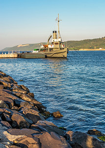 夏天艺术乐趣土耳其卡纳莱Canakkale723019在土耳其卡纳莱港的船在土耳其卡纳莱港的阳光明媚夏日清晨船上图片