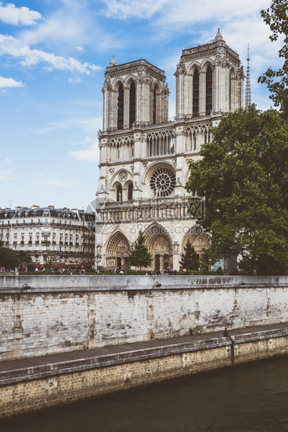 巴黎圣母教堂和塞纳河被过滤的图象城市大教堂旅游图片
