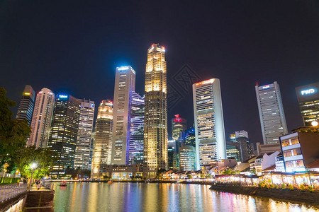 城市的新加坡夜风景和间公车楼的天梯和际线区摩大楼图片