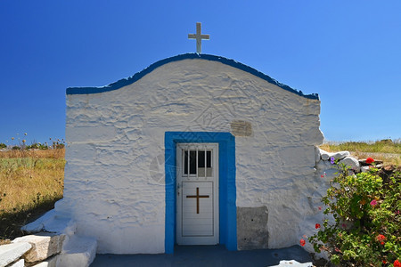 夏天叉希腊科斯岛传统美丽的小型希腊式礼拜堂海图片