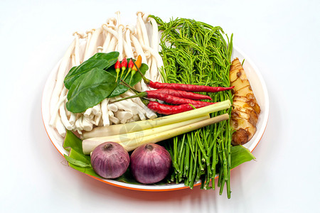 自然各种蔬菜和调味烹饪素材供TomYumSoup食谱辣妹汤用厨房酸橙图片