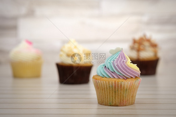 奶油Cupcake饼的装饰美极了光亮明AF点选择吃小图片