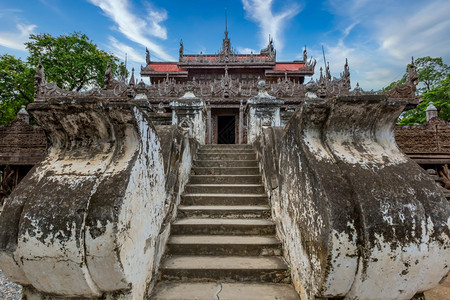 雄伟京ShwenandawKyaung修道院或金宫美丽的古建筑茶叶修道院著名目的地缅甸曼德勒传统的图片