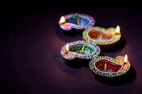精神迪瓦利庆典期间点亮的彩色粘土Diya灯贺卡设计印度光节名为Diwali印度人文化图片