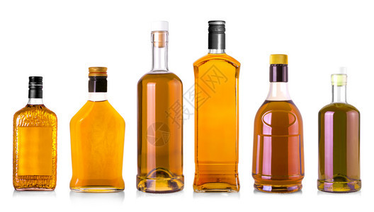 饮料奢华液体全威士忌瓶子在白色背景与剪切路径隔离的白色背景上满威士忌瓶子在白色背景上隔离的图片
