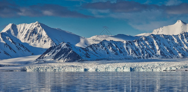 冬季雪山冰川图片