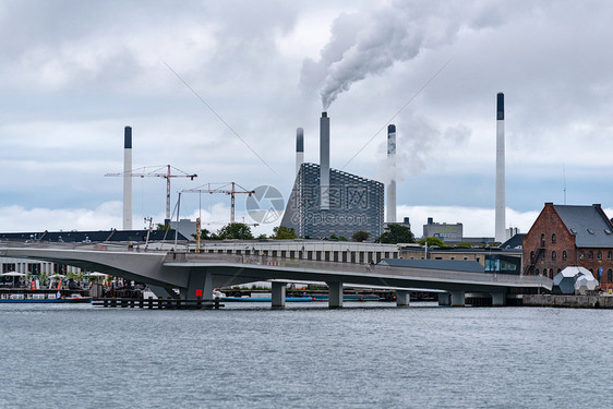 哥本哈根丹麦2017年月24日在哥本哈根新的生态友好发电站AmagerBakkeHill云工业的斯堪纳维亚语图片