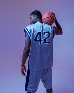 篮球运动员的背影特写图片