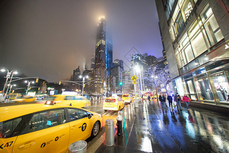纽约城市12月日018年夜里哥伦布圆区2018年的出租车纽约有130多辆出租车夜晚约克雕像图片