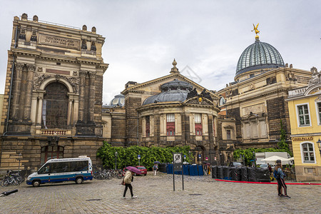 德国累斯顿2019年8月15日德国累斯顿美术学院从Frauenkirche到Ander街的景观与德国累斯顿美术学院从圣母教堂到街图片
