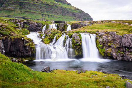 柯朱菲尔全景地形冰岛斯奈费尔森半Kirkjufell山美丽的瀑布景观图片