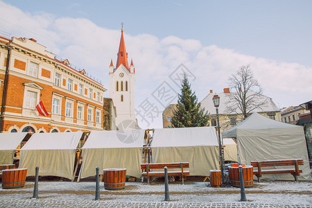 历史城市塞西斯拉脱维亚市冬季的景色与建筑物和教堂相照30129建造图片