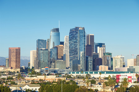 城市风景优美大街洛杉磯市中心在阳光明媚的白天摩大楼际线图片