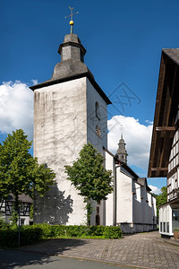 德国施马伦堡Sauerland村Oberkirchen教区堂村庄天空旅游图片