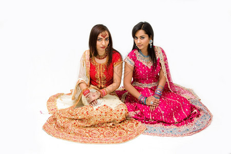 雏菊万圣节两名美丽的母兔女孩或腹部舞印度教新娘坐着与世隔绝女士图片