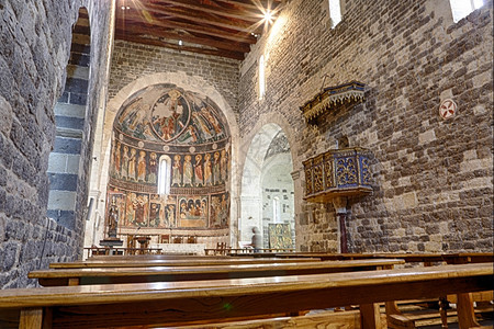 古老的历史撒丁岛圣特里尼塔迪萨卡鲁吉亚教堂结构体图片