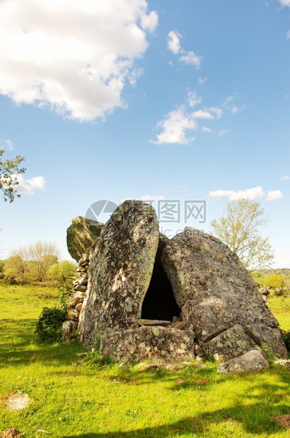 来自石器时代的安踏位于Portaleggre区AlentejoDolmen室支石墓公图片