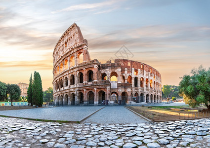 欧洲的教科文组织废墟日出时在罗马的竞技馆主要夏季风景意大利罗马图片