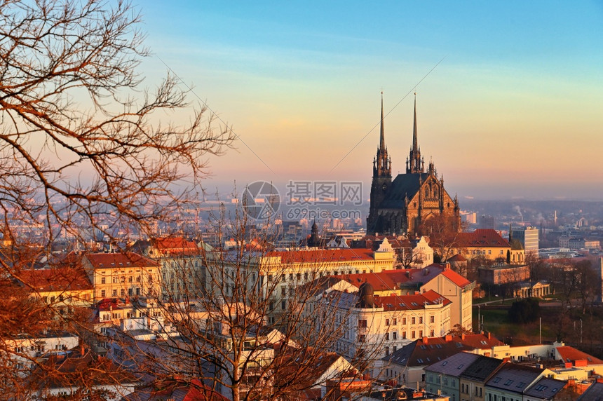 Petrov圣彼得大教堂和布尔诺的保罗市捷克欧洲历史的镇地标图片