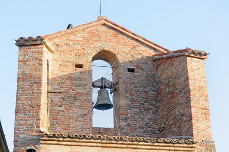 户外欧洲Montefeltro地区的中世纪村庄Monteguuducuccio教堂的钟楼古董历史的图片
