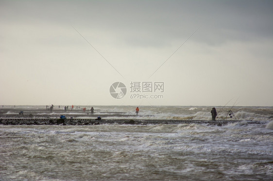 冬季在断水码头的渔民旅行太阳宁静图片