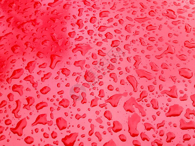 清除兜帽自然汽车表面或铁水流简要背景和用于设计的水质车面或铁表下游简和水体上的汽车雨滴口角水图片