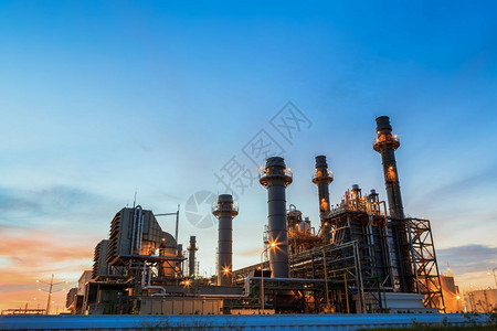 黄昏的燃气轮机发电厂与微明网格化学基础设施图片