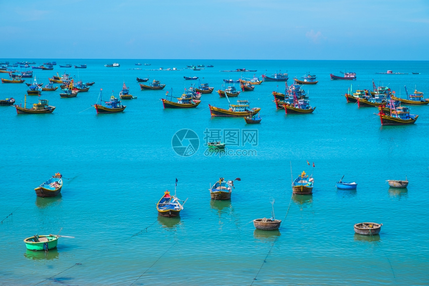 海滨越南东亚渔村许多传统船的捕捞作业情况6行血管图片
