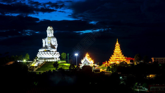 城市佛WathyPlaKang泰国清莱省中寺庙东方的图片