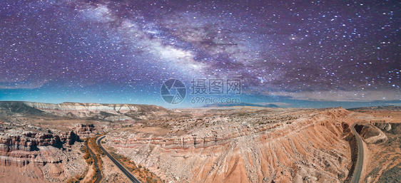 公园河星夜中美丽的峡谷空中全景观夏天图片